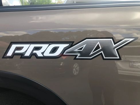 Used 2020 Nissan Titan PRO-4X w/ Pro-4x Convenience Package image 9