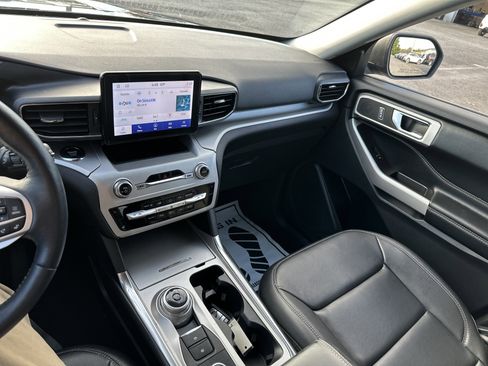 Used 2022 Ford Explorer XLT w/ Equipment Group 202A image 23