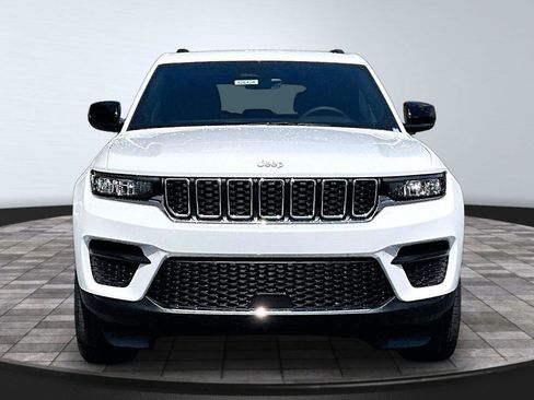New 2026 Jeep Grand Cherokee Laredo AWD/4WD image 2