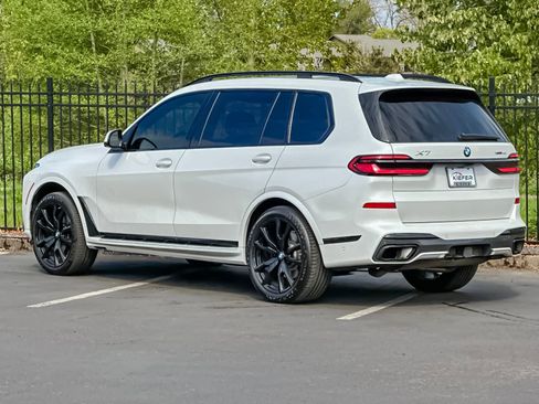 Used 2024 BMW X7 xDrive40i w/ M Sport Package AWD/4WD image 5
