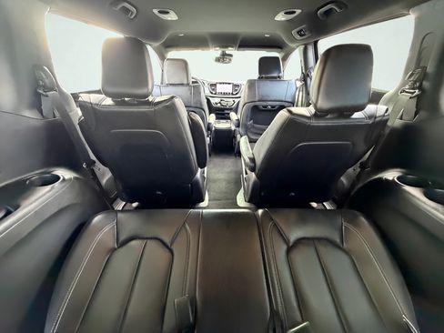 Used 2022 Chrysler Pacifica Touring-L w/ S Appearance Package FWD image 23