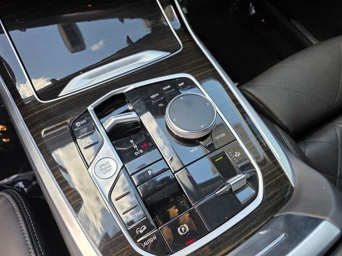 Used 2024 BMW X7 xDrive40i image 25