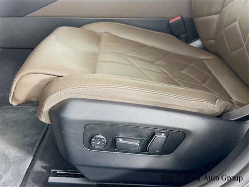 Used 2024 BMW 540i xDrive w/ Premium Package image 20