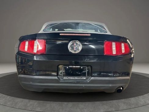 Used 2010 Ford Mustang Convertible image 6