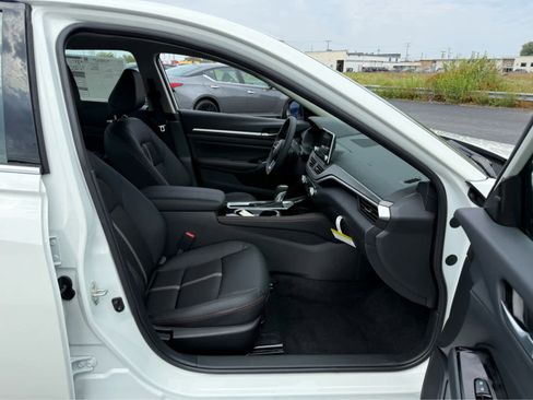 New 2025 Nissan Altima 2.5 SR image 15