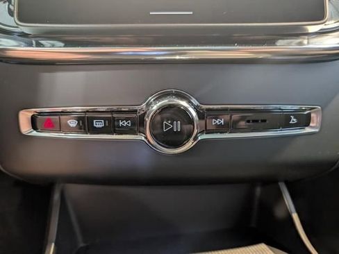 New 2026 Volvo XC90 B6 Plus w/ Protection Package Premier AWD/4WD image 21