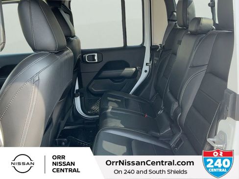 Used 2020 Jeep Gladiator Overland w/ Cold Weather Group image 13