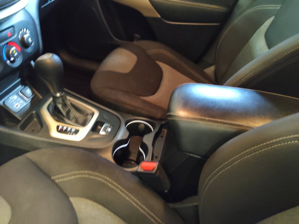 Used 2018 Jeep Cherokee Latitude w/ Altitude Package FWD image 26