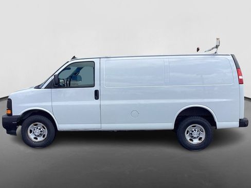 Used 2017 Chevrolet Express 2500 RWD image 8
