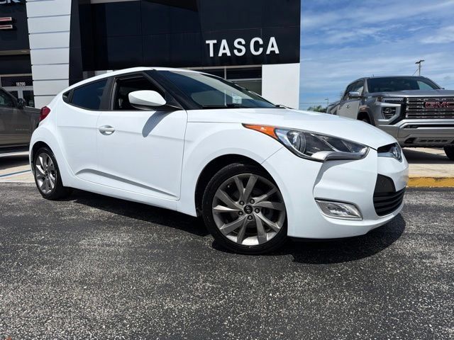 Used 2017 Hyundai Veloster FWD image 1