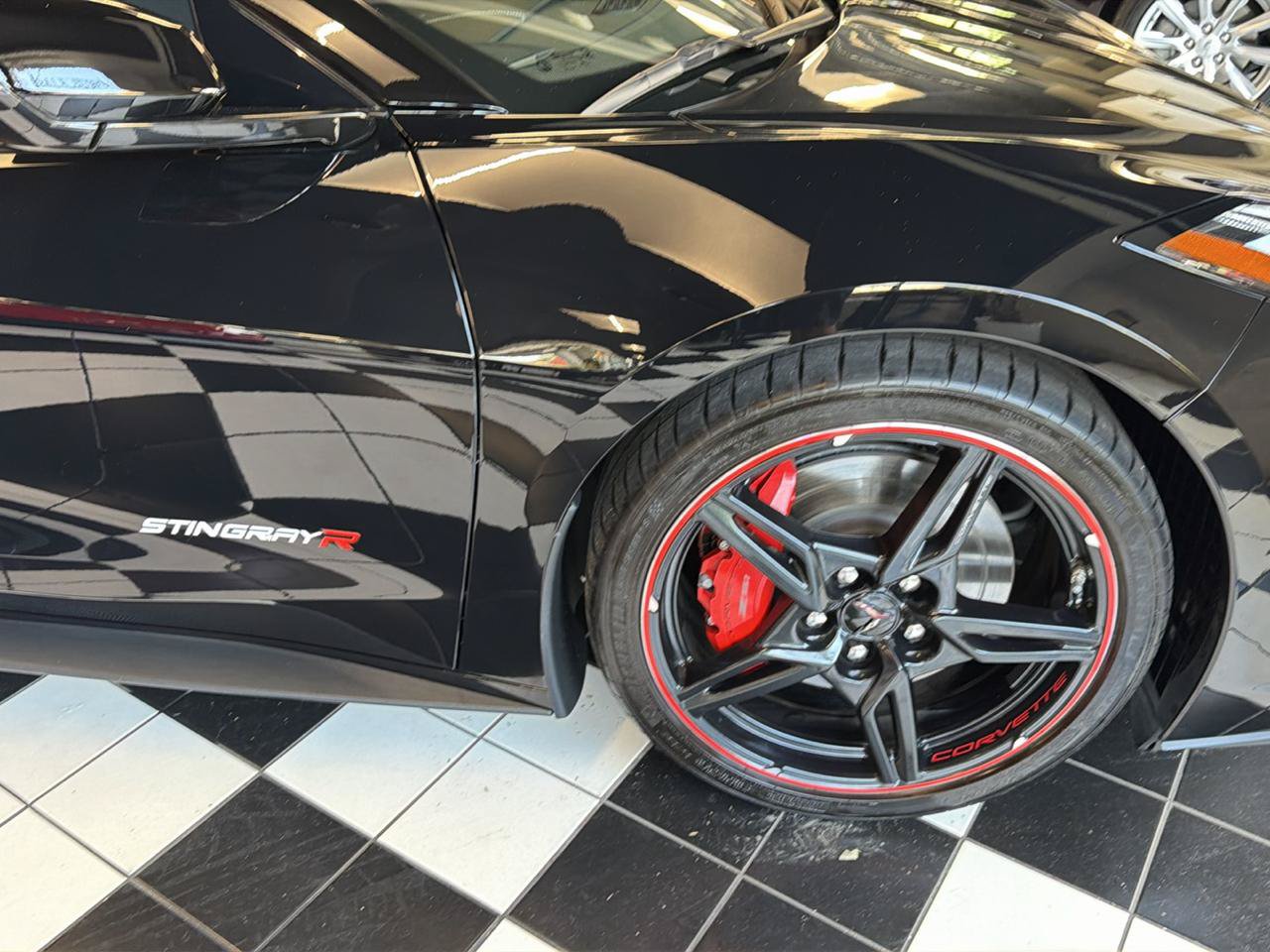 Used 2022 Chevrolet Corvette Stingray Coupe w/ Z51 Performance Package RWD image 9