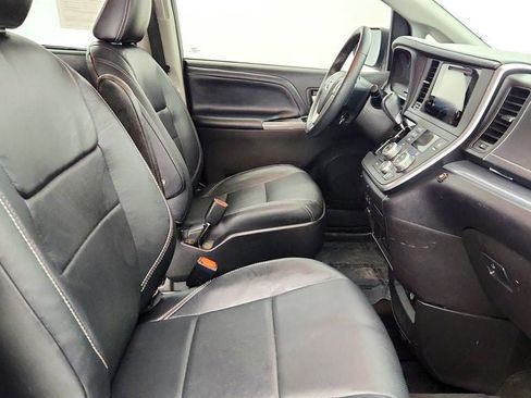 Used 2017 Toyota Sienna SE Premium FWD image 27