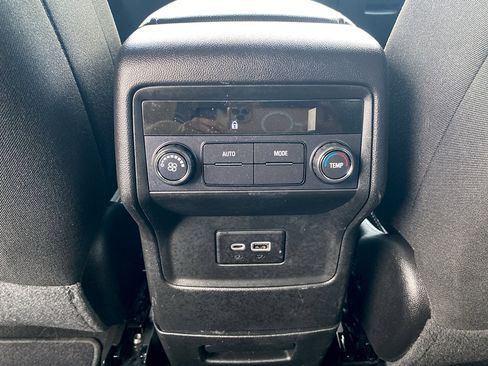 Used 2023 GMC Acadia SLE FWD image 29