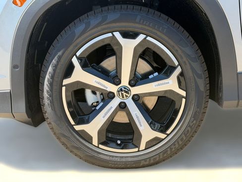 New 2026 Volkswagen Tiguan SE FWD image 11