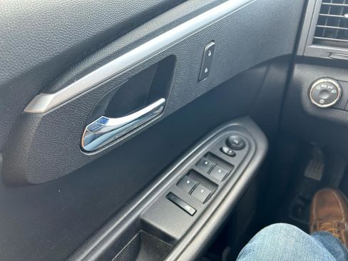 Used 2011 Chevrolet Traverse LT w/ Personal Connectivity Package image 27