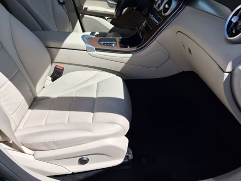 Used 2022 Mercedes-Benz GLC 300 4MATIC w/ Driver Assistance Package image 16