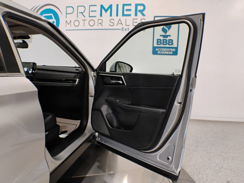 Used 2023 Mitsubishi Outlander SE image 90