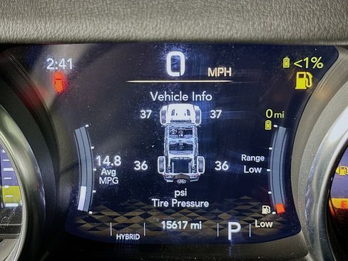 Used 2023 Jeep Wrangler Unlimited Sahara w/ Cold Weather Group AWD/4WD image 18