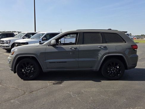 Used 2019 Jeep Grand Cherokee Altitude image 4