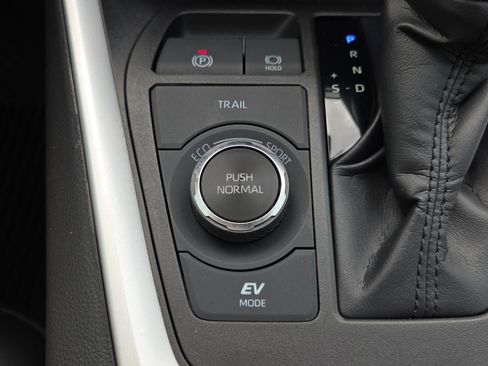 Certified 2022 Toyota RAV4 XLE Premium AWD/4WD image 24