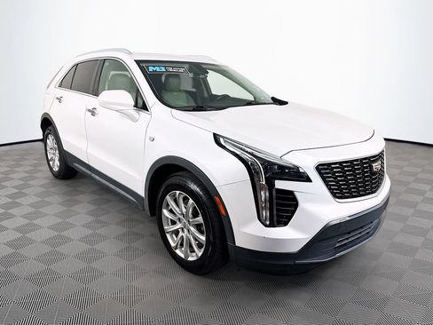 Used 2019 Cadillac XT4 Luxury w/ Cold Weather Package FWD image 3