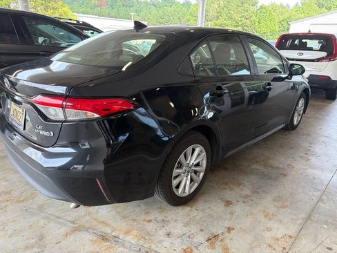 Used 2023 Toyota Corolla LE w/ LE Premium Package FWD image 3