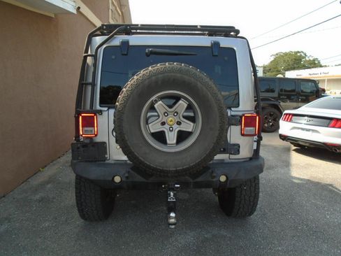 Used 2014 Jeep Wrangler Unlimited Rubicon AWD/4WD image 5