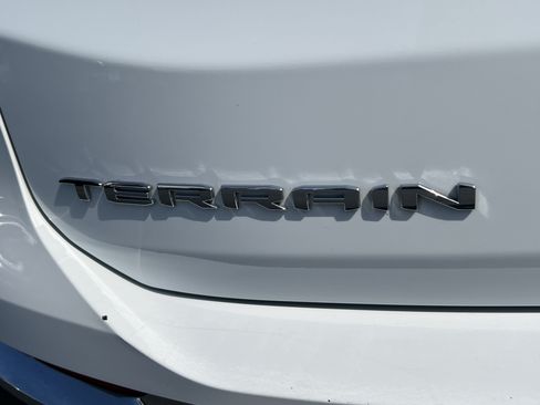 Used 2024 GMC Terrain SLT AWD/4WD image 9
