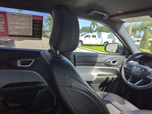 Used 2023 Jeep Compass Latitude image 24