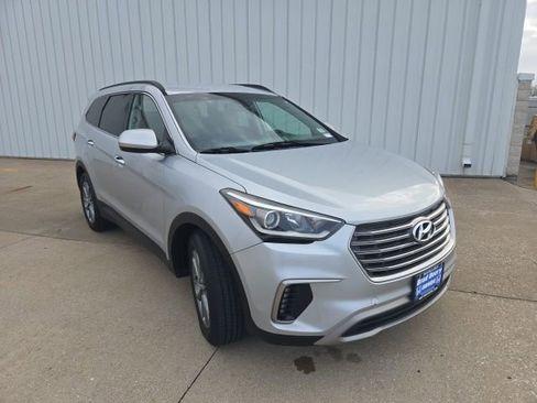 Used 2017 Hyundai Santa Fe SE AWD/4WD image 2