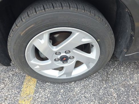 Used 2006 Pontiac Vibe Base w/ Preferred Package image 7