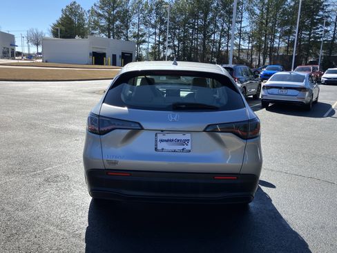 Used 2024 Honda HR-V LX image 9