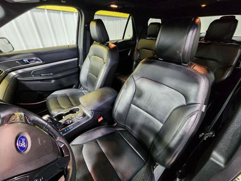Used 2018 Ford Explorer XLT w/ Equipment Group 202A AWD/4WD image 15
