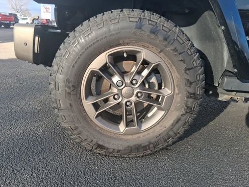 Used 2016 Jeep Wrangler Sahara AWD/4WD image 4