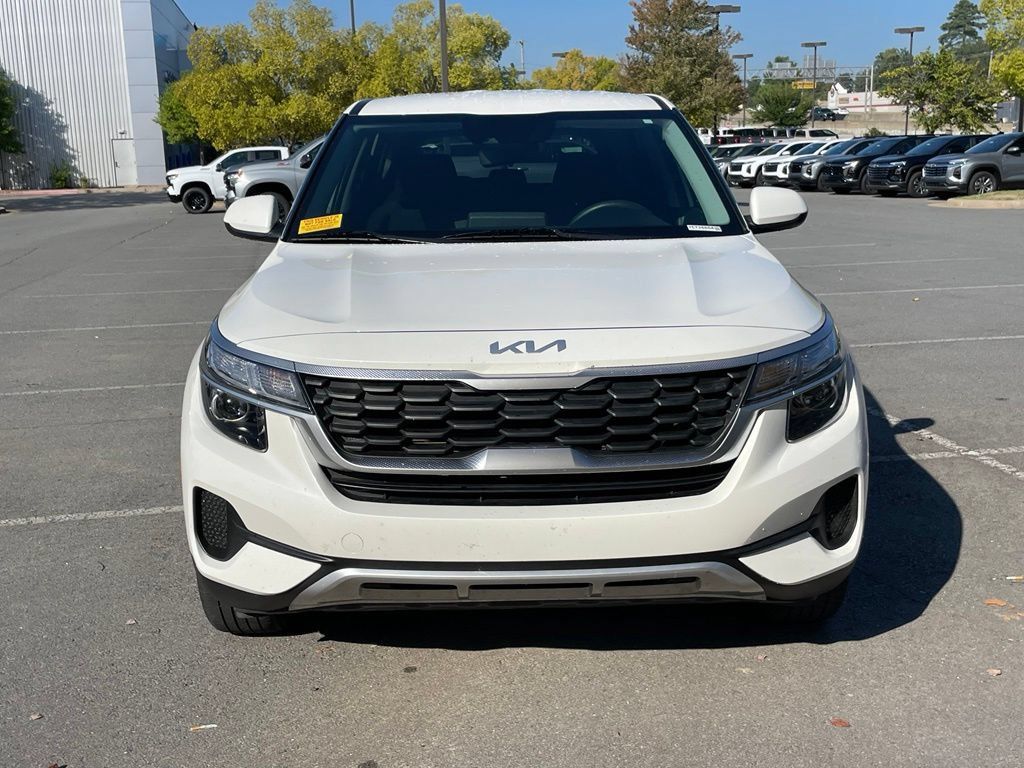 Used 2023 Kia Seltos LX AWD/4WD image 2