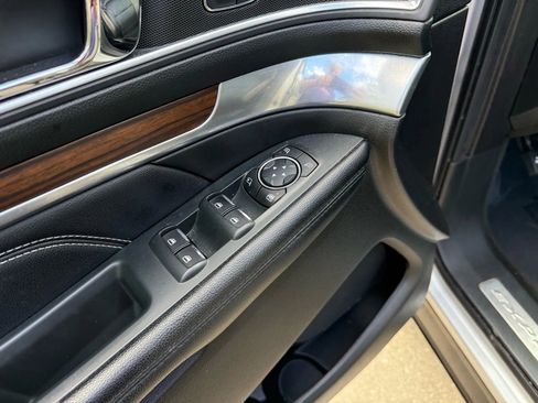 Used 2017 Ford Explorer Limited image 22