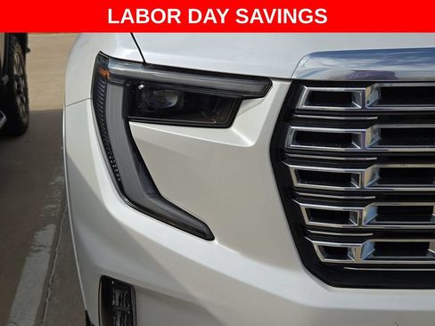 Used 2025 GMC Acadia Denali w/ Super Cruise Package FWD image 11