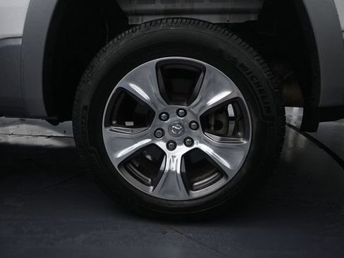 Used 2019 RAM 1500 Laramie AWD/4WD image 13