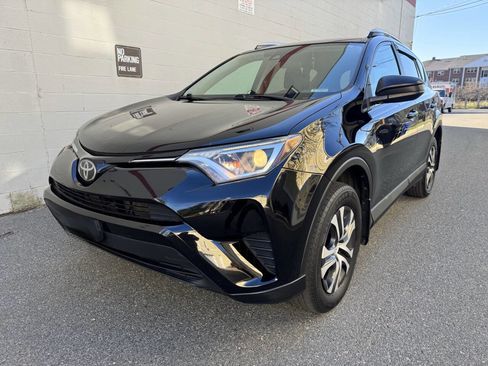 Used 2017 Toyota RAV4 LE image 7