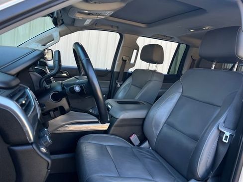 Used 2019 Chevrolet Suburban LT image 12