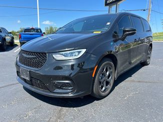 Used 2022 Chrysler Pacifica Limited w/ S Appearance Package FWD 360° Tour