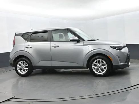Used 2024 Kia Soul LX w/ Option Group 015 FWD image 4