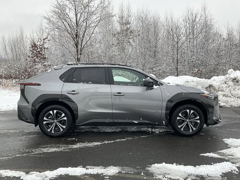 Used 2024 Toyota bZ4X XLE image 25