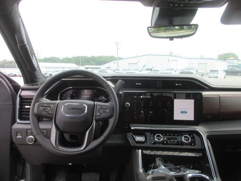 New 2026 GMC Sierra 3500 Denali Ultimate AWD/4WD image 17
