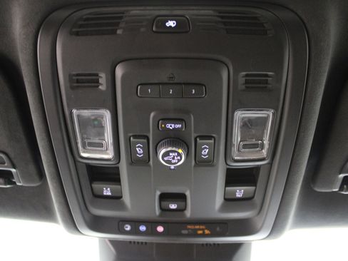 Used 2023 Cadillac Escalade ESV Sport Platinum w/ LPO, ONYX Package image 33