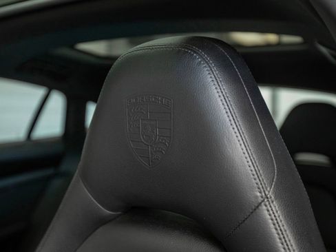 Used 2021 Porsche Panamera image 24