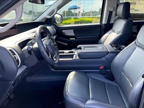 New 2025 Ford Expedition Active RWD image 9