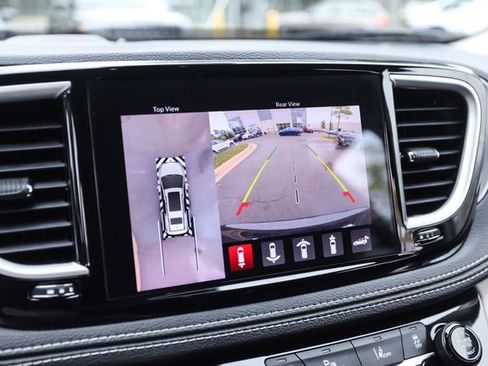Used 2022 Chrysler Pacifica Touring-L w/ Uconnect Theater Family Group FWD image 36