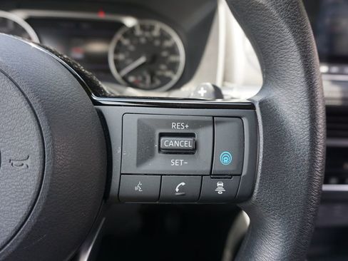 Used 2023 Nissan Rogue SV FWD image 9