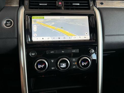 Used 2017 Land Rover Discovery HSE image 19